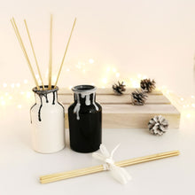 Load image into Gallery viewer, Create a spa-like atmosphere at home with ceramic reed diffusers. These gorgeous ceramic reed diffuser are made by hand and come with six diffuser reeds. Ceramic reed diffuser will be a wonderfully unique Christmas gift for your mother-in-law or mom!