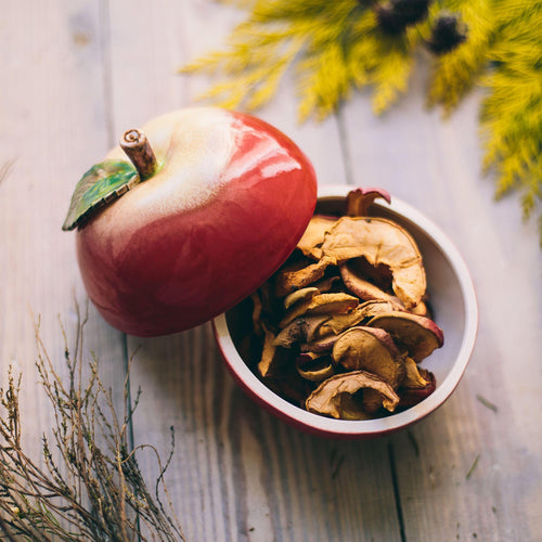 This ceramic bowl is more than meets the eye! Ceramic bowl is perfect for storing sugar, dried fruit, or candy. This ceramic bowl will look adorable in your kitchen or on your dining room table.