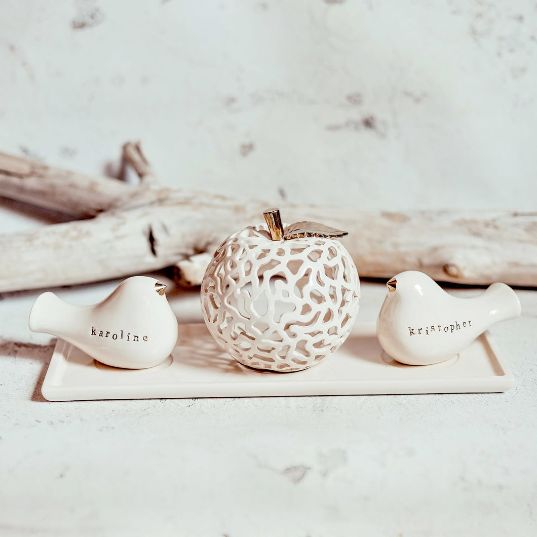 This pair of beautiful wedding cake toppers will add a classy finishing touch to your cake! The elegant cake toppers represent a pair of love birds or white doves. These cake toppers will decorate not only your wedding cake but also your home.